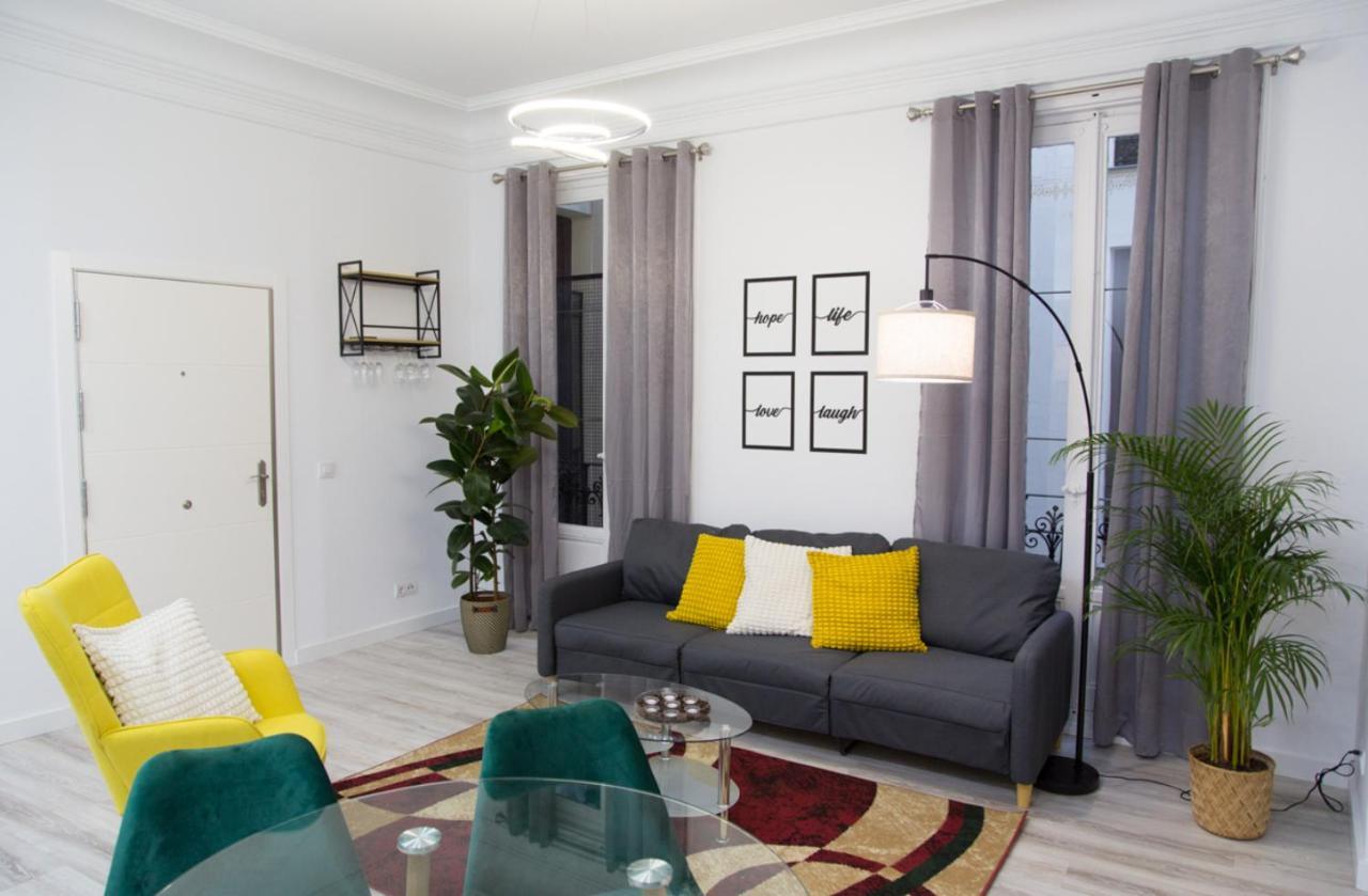 Una Lujosa Estancia En Las Cortes Madrid Exterior foto