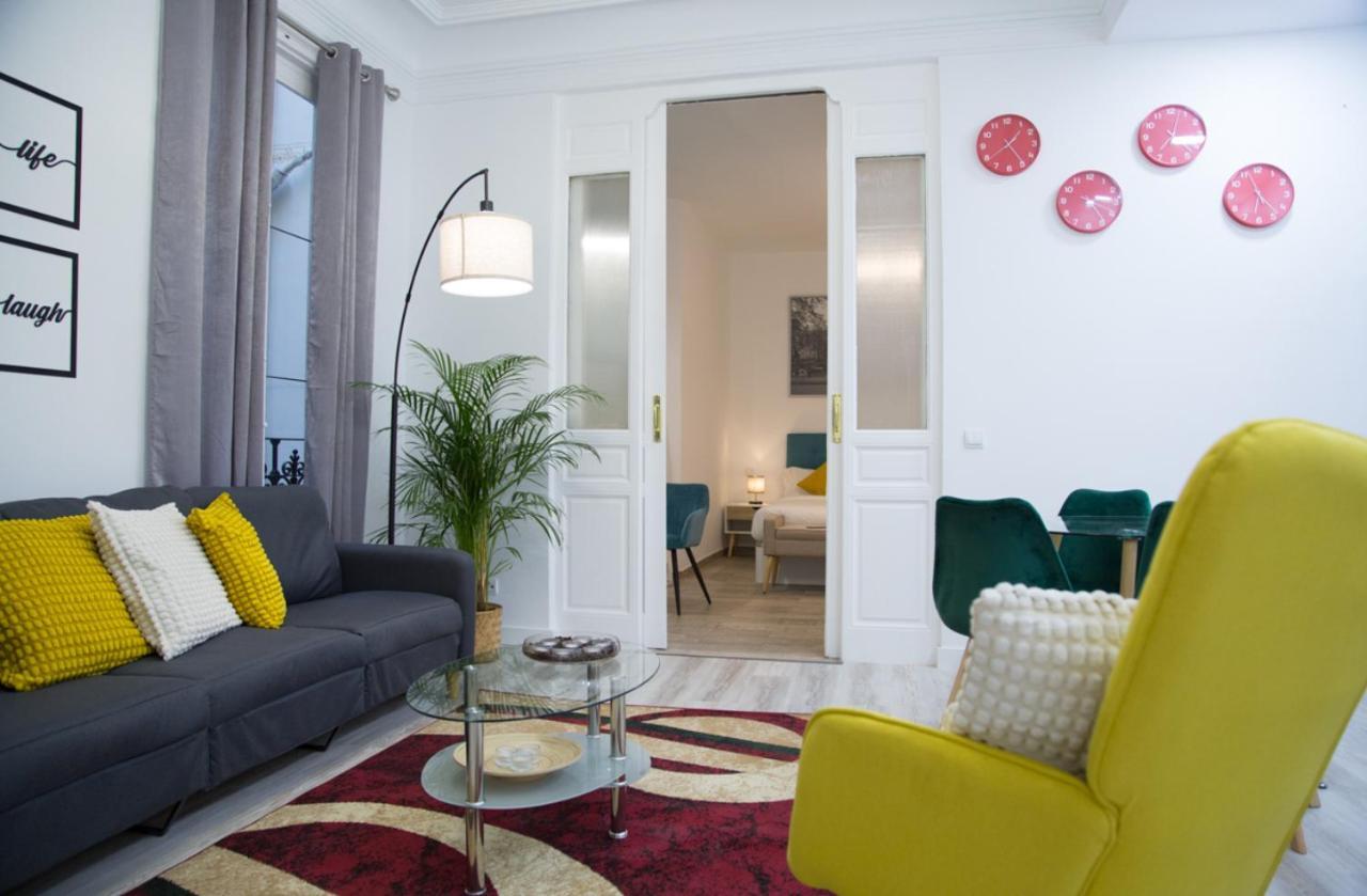 Una Lujosa Estancia En Las Cortes Madrid Exterior foto