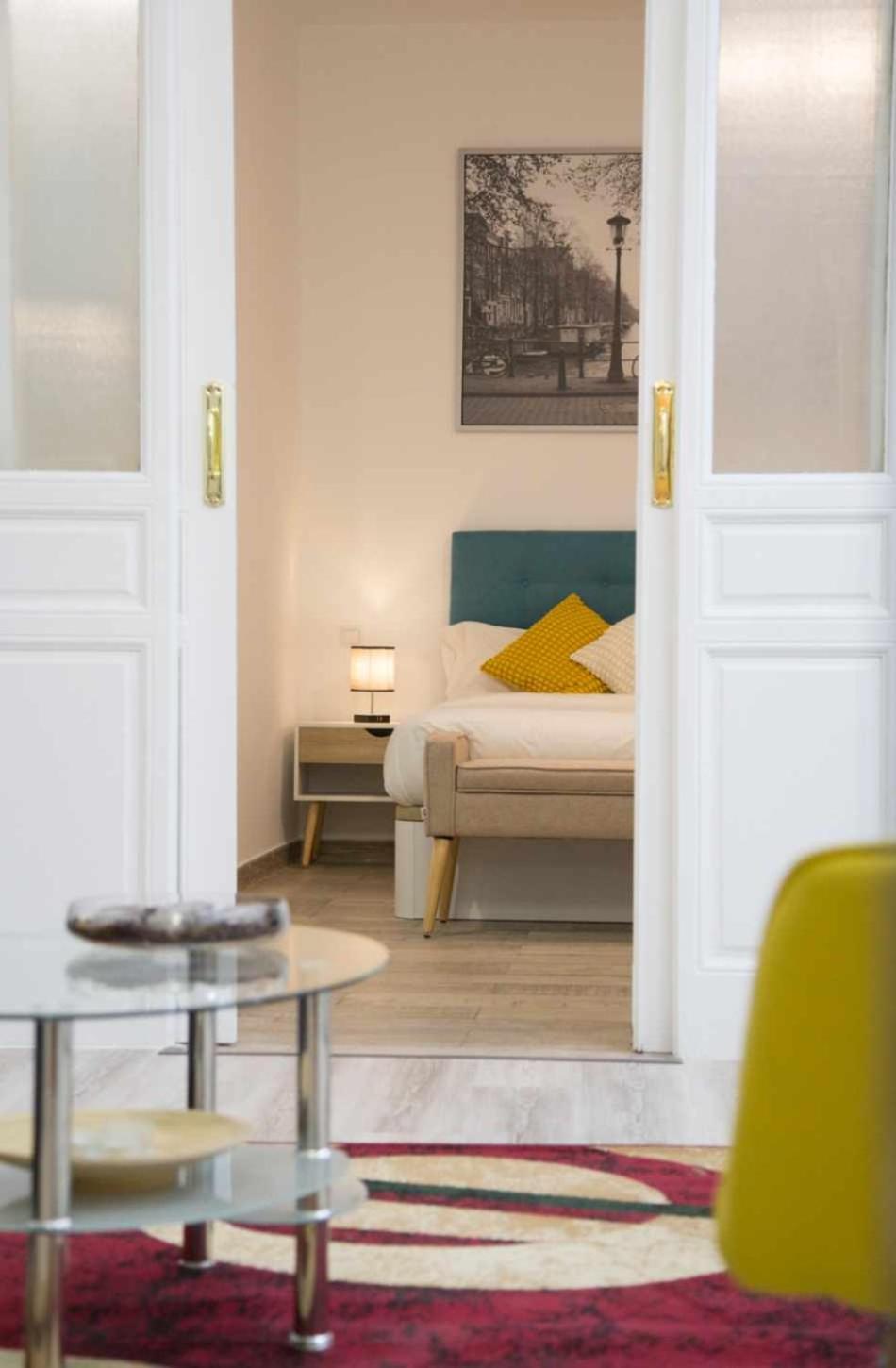 Una Lujosa Estancia En Las Cortes Madrid Exterior foto